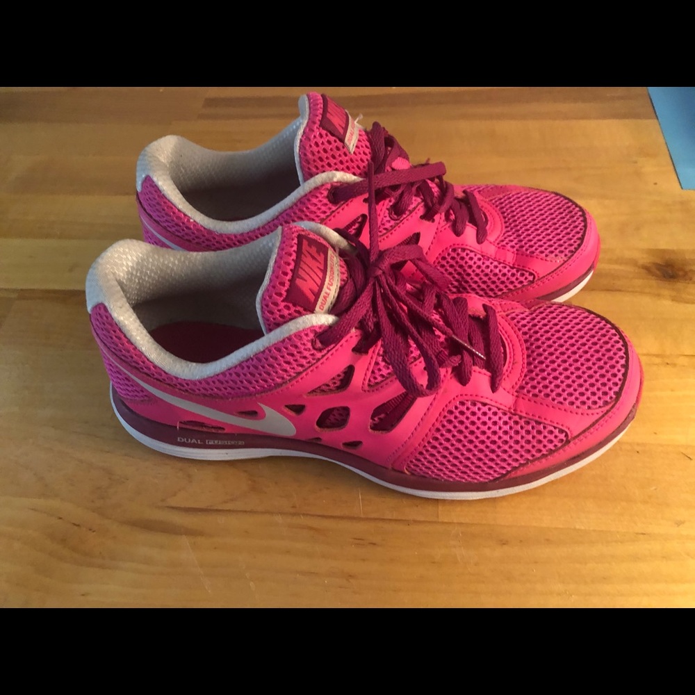 Size 8 dual fusion nikes!
